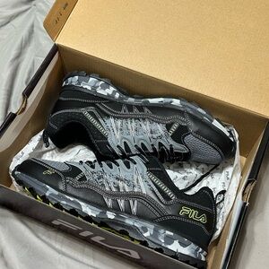 FILA size 7.5 men’s running shoes - BNWT
